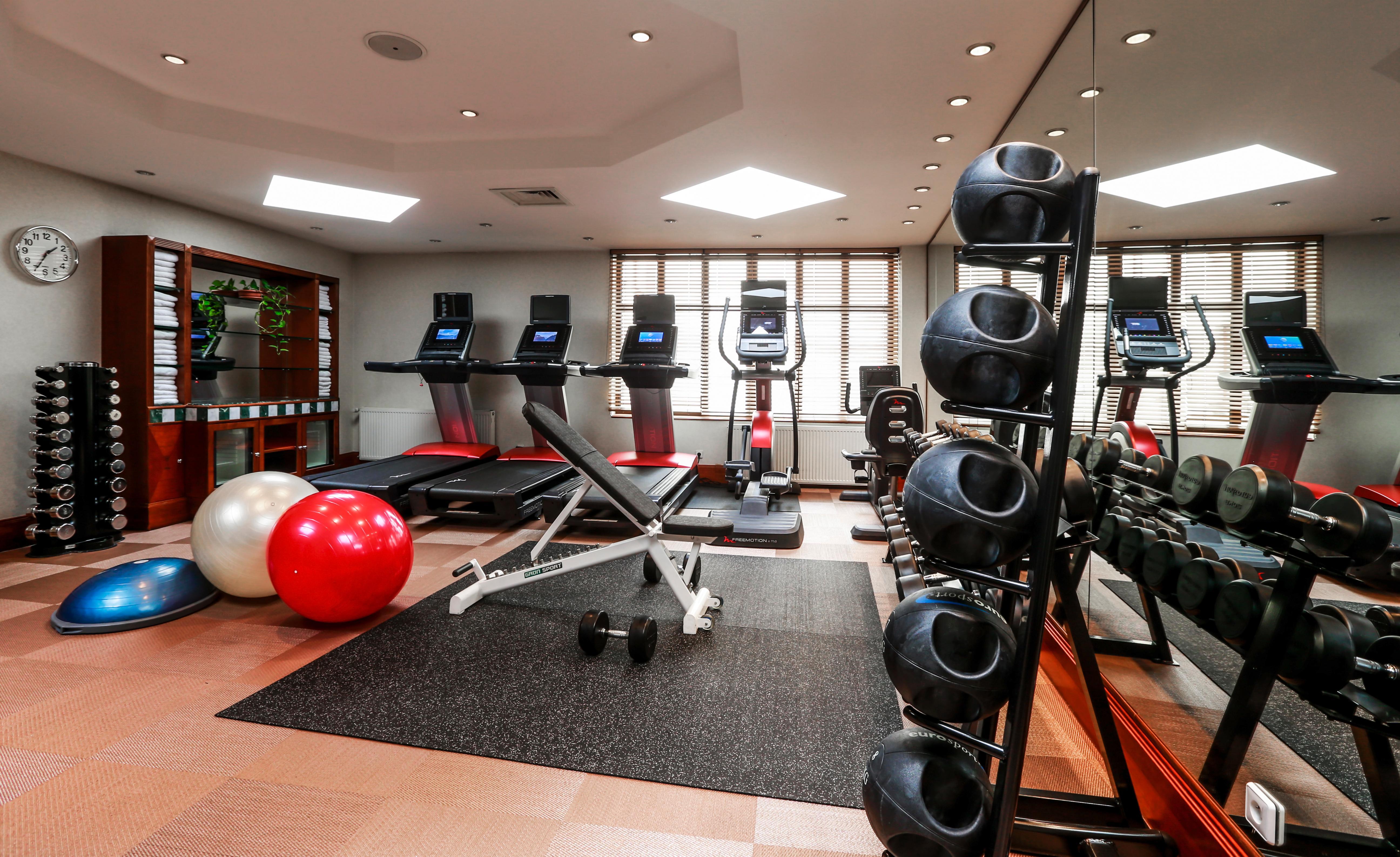 阿尔克龙酒店 布拉格 外观 照片 A gym at a hotel