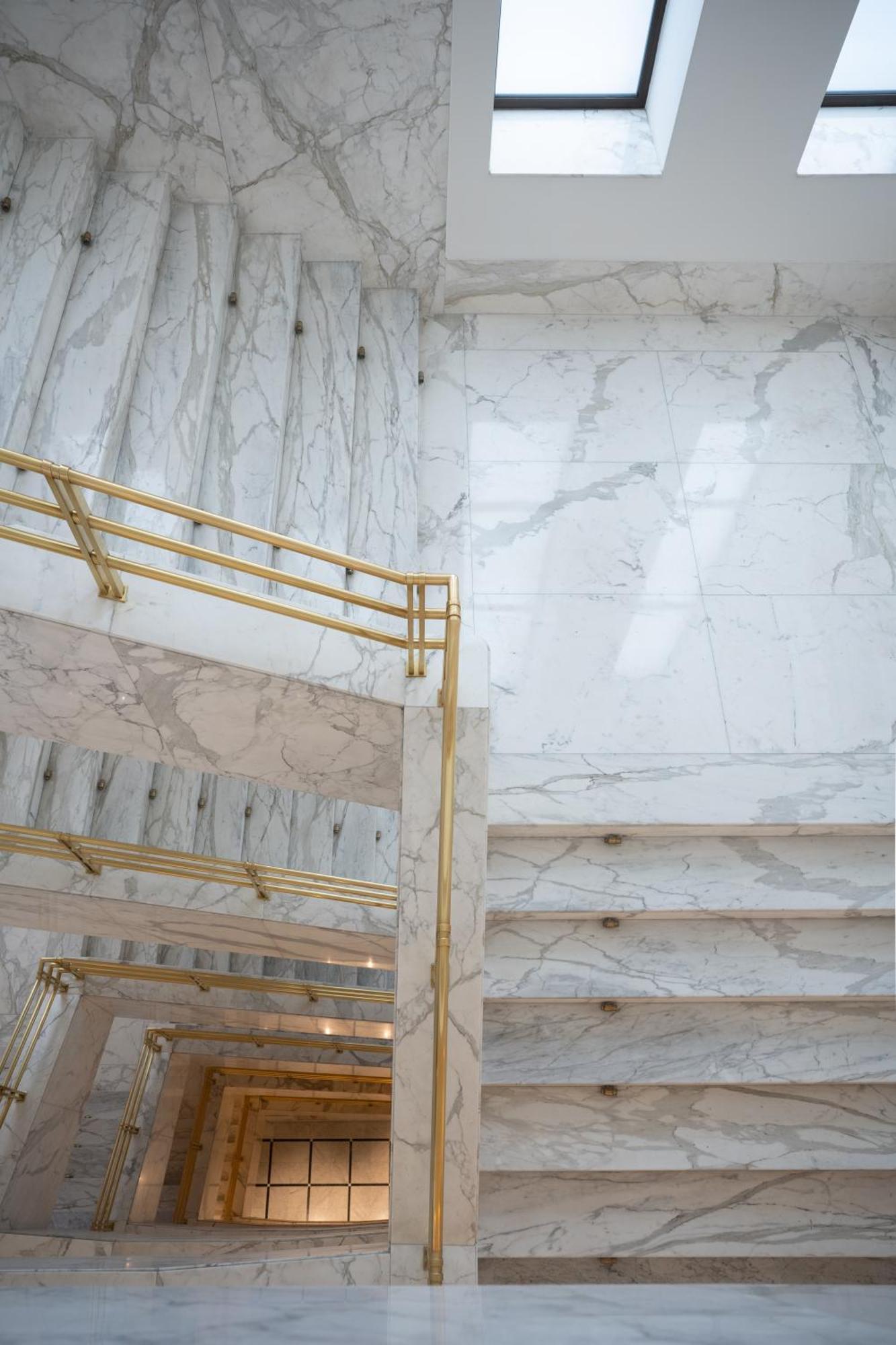 阿尔克龙酒店 布拉格 外观 照片 Marble staircase